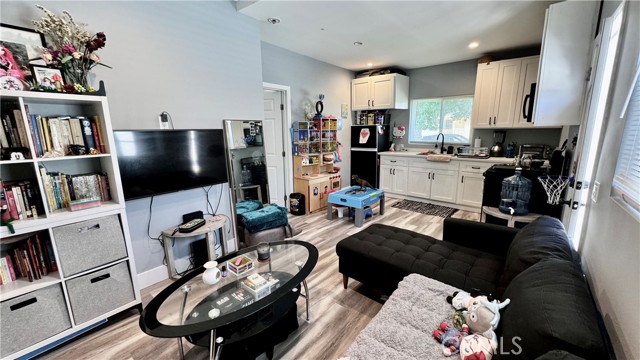 Detail Gallery Image 42 of 48 For 6916 Claire Ave, Reseda,  CA 91335 - 4 Beds | 3 Baths