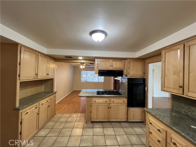 Detail Gallery Image 13 of 38 For 616 S Archer St, Anaheim,  CA 92804 - 5 Beds | 5/1 Baths