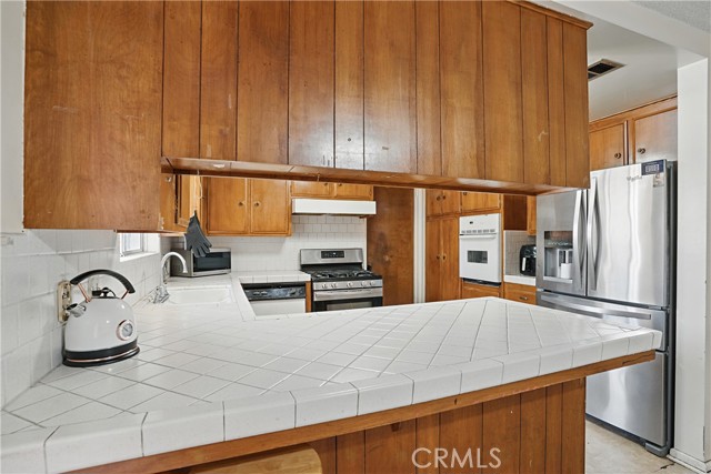 260 E Whittier Avenue, Hemet CA: https://media.crmls.org/medias/b118c320-345b-44ce-bfbc-c3932f12b8dd.jpg