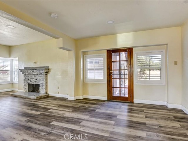 Detail Gallery Image 9 of 56 For 9607 Cypress, Fontana,  CA 92335 - 5 Beds | 5 Baths