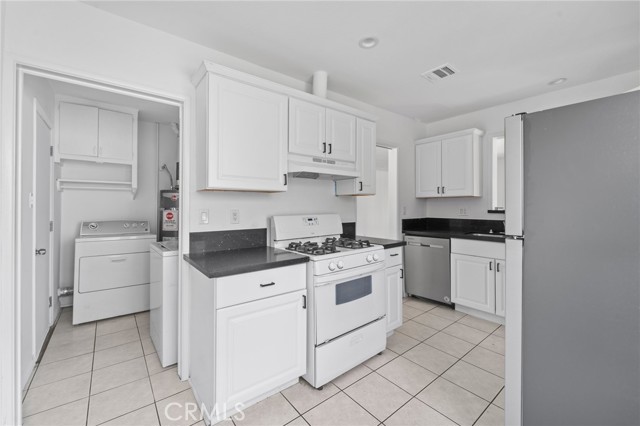 18656 Runnymede Street, Reseda CA: https://media.crmls.org/medias/b1195ec2-bf59-4e54-a4ee-cc78de2b47ba.jpg