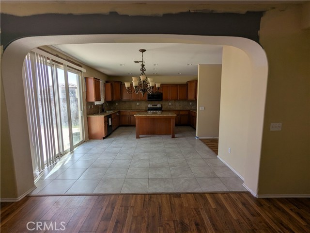 Detail Gallery Image 8 of 22 For 15243 Riverview, Victorville,  CA 92394 - 3 Beds | 2/1 Baths