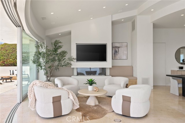 900 Gainsborough Drive, Laguna Beach CA: https://media.crmls.org/medias/b11a75e0-4e54-4a92-8d80-6ca6ce4faf44.jpg