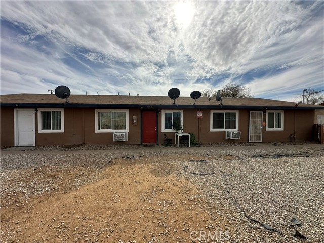 Detail Gallery Image 15 of 17 For 11895 White Ave, Adelanto,  CA 92301 - 6 Beds | 3 Baths