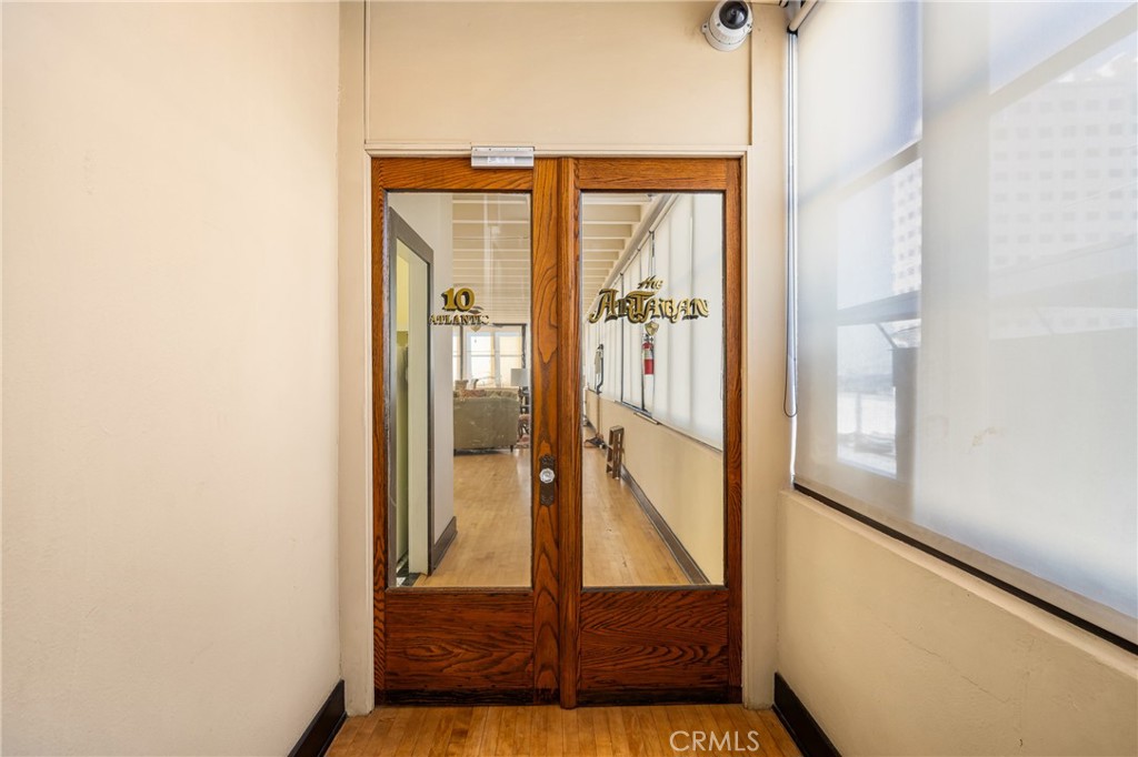 https://media.crmls.org/medias/b11adf9c-a405-42ce-91d2-e6cb58363005.jpg?preset=X-Large