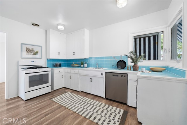 Detail Gallery Image 6 of 14 For 210 via Ithaca, Newport Beach,  CA 92663 - 3 Beds | 2 Baths