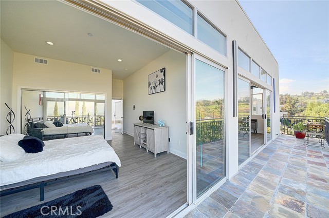 Detail Gallery Image 25 of 44 For 3952 Oakfield Dr, Sherman Oaks,  CA 91423 - 5 Beds | 4/1 Baths