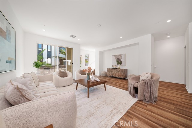 Detail Gallery Image 17 of 35 For 152 Schick, Irvine,  CA 92614 - 4 Beds | 3/1 Baths