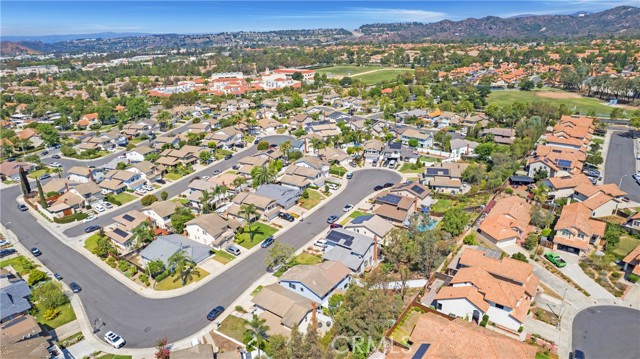 15 Calle Albarda, Rancho Santa Margarita CA: https://media.crmls.org/medias/b11c272d-50c9-47bb-b2bb-316276ade0e0.jpg