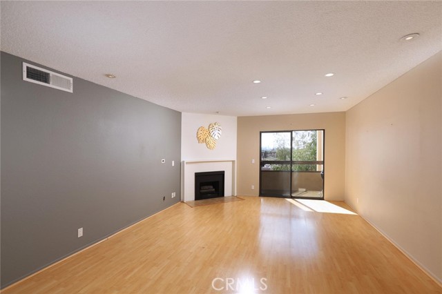 460 Oak Street, 304 photo 7
