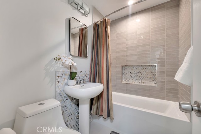 Detail Gallery Image 7 of 19 For 21407 Rios St, Woodland Hills,  CA 91364 - 3 Beds | 2 Baths