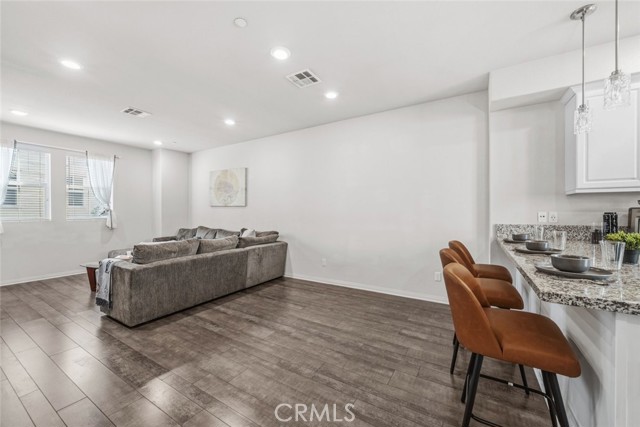 Detail Gallery Image 7 of 47 For 7214 N Chestnut, Van Nuys,  CA 91405 - 2 Beds | 3 Baths