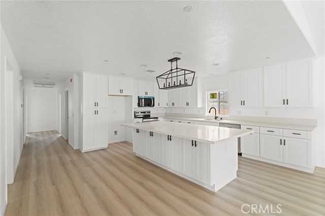 16925 Nanticoke Road, Apple Valley CA: https://media.crmls.org/medias/b11d5f41-279b-4ff4-a5e2-860847f87d0a.jpg