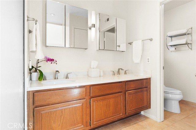 13543 Bear Valley Road, Moorpark CA: https://media.crmls.org/medias/b11da6f4-50c7-4ca7-a095-4ed492e79b1a.jpg