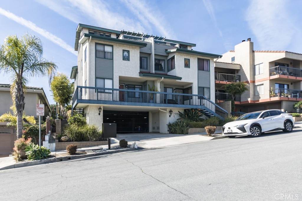 2215 Molino Avenue #C