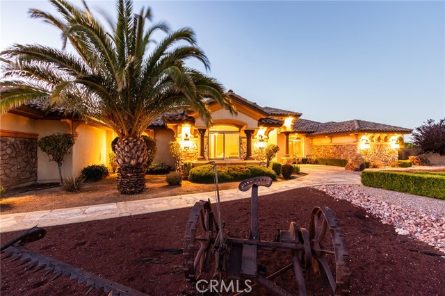 Detail Gallery Image 4 of 75 For 12260 Desert Rose Way, Oak Hills,  CA 92344 - 4 Beds | 4/1 Baths