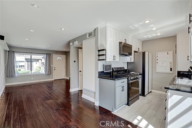 Detail Gallery Image 12 of 31 For 17715 Regency, Bellflower,  CA 90706 - 2 Beds | 2 Baths