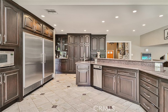 Detail Gallery Image 22 of 74 For 17141 Superior St, Northridge,  CA 91325 - 6 Beds | 4 Baths