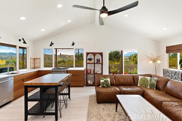 Detail Gallery Image 8 of 33 For 9141 Navajo Trl, Morongo Valley,  CA 92256 - 3 Beds | 2 Baths