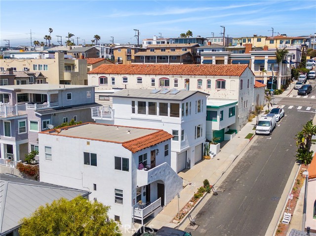 221 33rd Street, Manhattan Beach, California 90266, 3 Bedrooms Bedrooms, ,1 BathroomBathrooms,Residential,Sold,33rd,SB22087208