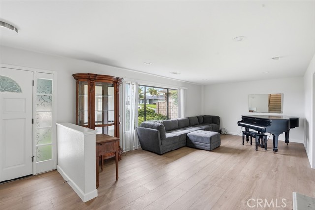 Detail Gallery Image 3 of 39 For 928 Sunrise, Santa Maria,  CA 93455 - 4 Beds | 3 Baths