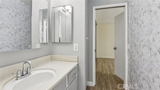 6816 Alondra Boulevard, Paramount CA: https://media.crmls.org/medias/b1214abe-f278-4d9d-918a-8562761ef712.jpg