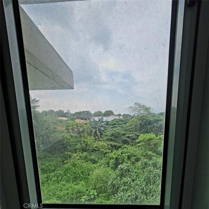 https://media.crmls.org/medias/b121ef5b-0706-4c73-84d9-6585d063a0d6.jpg?preset=X-Large