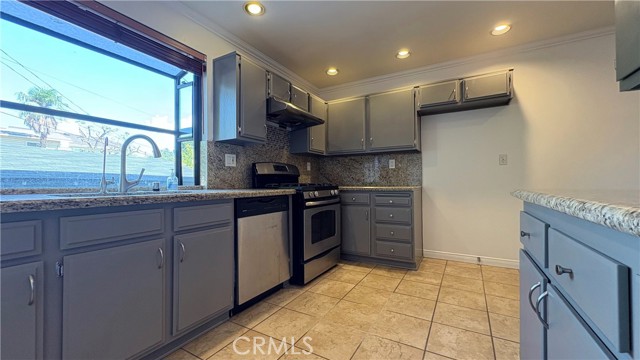 Detail Gallery Image 11 of 22 For 105 N El Molino #E,  Alhambra,  CA 91801 - 2 Beds | 2/1 Baths