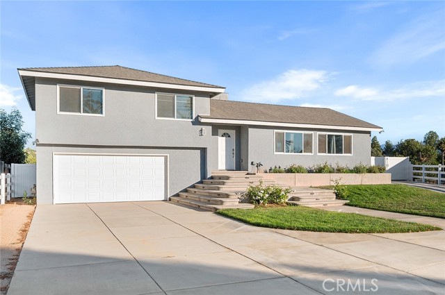 Detail Gallery Image 2 of 54 For 1436 Hilltop, Norco,  CA 92860 - 4 Beds | 2 Baths