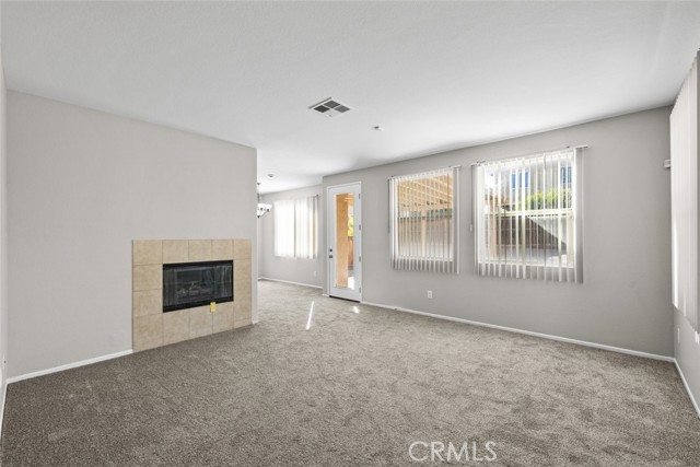 Detail Gallery Image 4 of 38 For 14323 Moon Valley St, Victorville,  CA 92394 - 4 Beds | 3 Baths