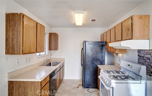 Detail Gallery Image 4 of 19 For 3419 Gregory Dr, Mojave,  CA 93501 - 3 Beds | 1 Baths