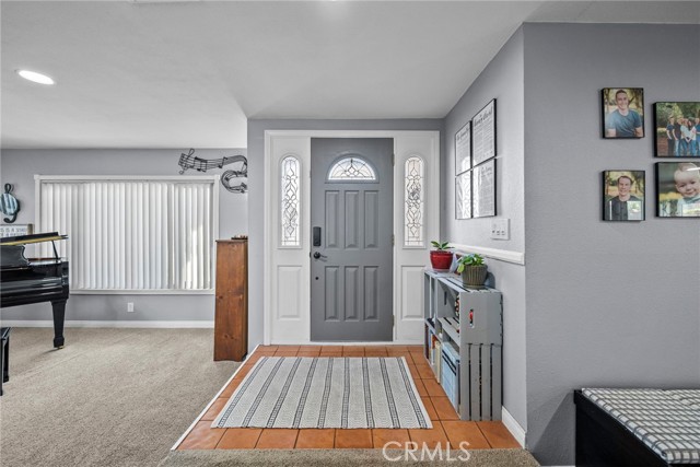 Detail Gallery Image 5 of 44 For 16503 Fairglade, Canyon Country,  CA 91387 - 4 Beds | 3 Baths