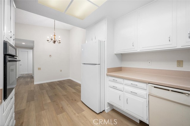 1930 St John Road, Seal Beach CA: https://media.crmls.org/medias/b124e1b6-9090-4f6d-9793-7317fd4dd325.jpg