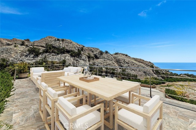 24517 Piuma Road, Malibu CA: https://media.crmls.org/medias/b1257581-b9a8-42b3-b749-f1e8f9dcdd84.jpg