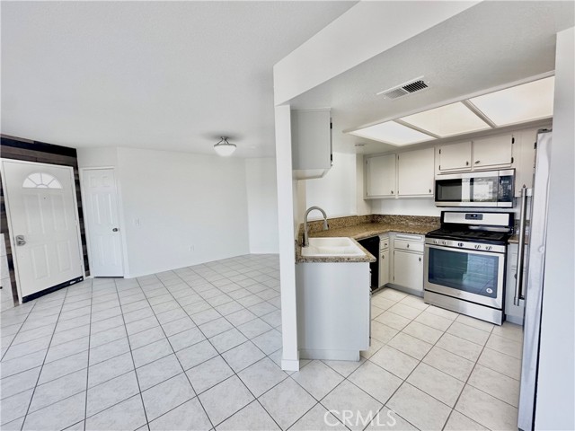 8065 E Sandstone Drive, Anaheim Hills CA: https://media.crmls.org/medias/b125ada0-c1f5-4156-80c6-2276cc37d23c.jpg