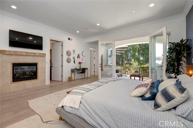 Detail Gallery Image 12 of 75 For 700 Avenue C, Redondo Beach,  CA 90277 - 5 Beds | 5/1 Baths