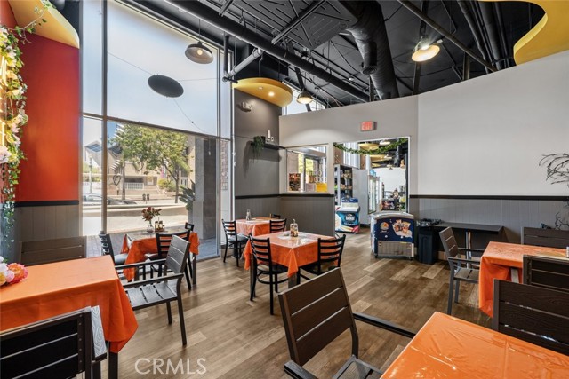 400 E Broadway, Glendale CA: https://media.crmls.org/medias/b12683d7-146d-458d-bd68-e0d7805afef4.jpg