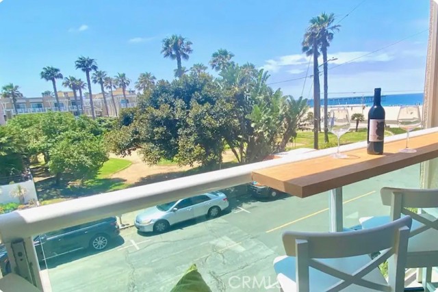 Detail Gallery Image 12 of 15 For 15 15th St #10,  Hermosa Beach,  CA 90254 - 2 Beds | 2 Baths