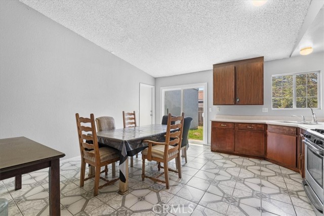 544 N Loretta Street, Rialto CA: https://media.crmls.org/medias/b127ee9a-26c7-41ac-ba94-e34c98a1daa3.jpg