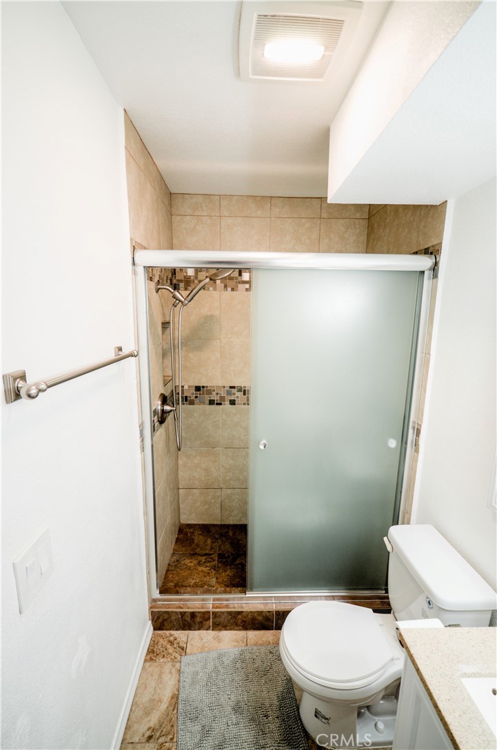 https://media.crmls.org/medias/b128d03e-4279-4d26-ad0c-727c654bde43.jpg?preset=X-Large