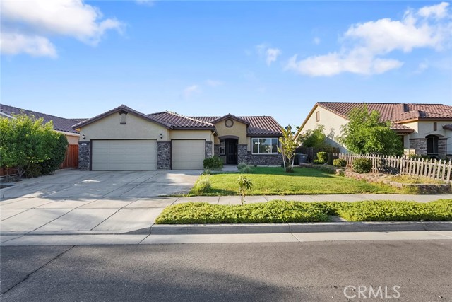 Detail Gallery Image 1 of 35 For 1444 San Pedro St, Los Banos,  CA 93635 - 4 Beds | 2 Baths