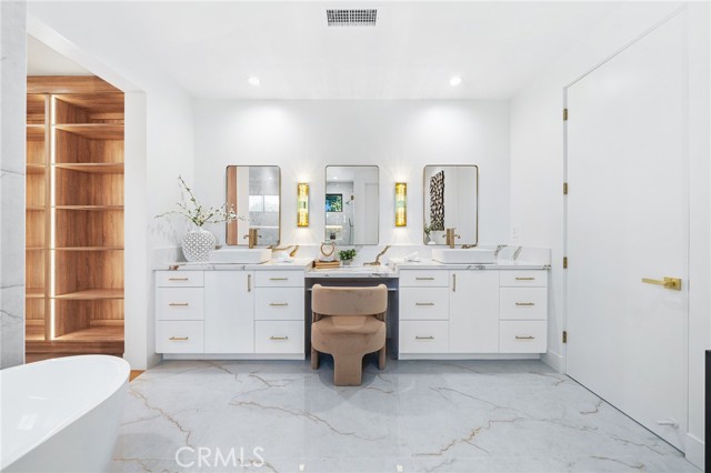 5945 Hesperia Avenue, Encino CA: https://media.crmls.org/medias/b12a5756-a1d8-4544-87ad-18d8f8972cc7.jpg