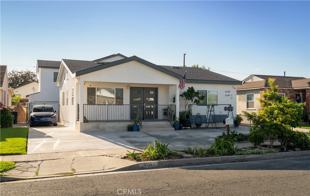 Triplex at 5139 Barlin