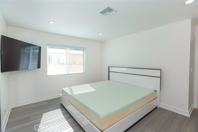 Detail Gallery Image 18 of 22 For 12818 Arminta St, North Hollywood,  CA 91605 - 3 Beds | 3 Baths