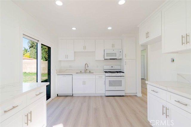 Detail Gallery Image 9 of 30 For 9551 Gierson Ave, Chatsworth,  CA 91311 - 3 Beds | 2 Baths