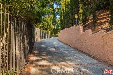 3540 N Knoll Drive, Los Angeles CA: https://media.crmls.org/medias/b12bcd54-ce4d-4d8e-8f48-c77d50efaf03.jpg