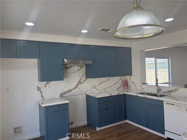 Detail Gallery Image 4 of 6 For 555 Koufax Dr, Lancaster,  CA 93535 - 3 Beds | 2 Baths