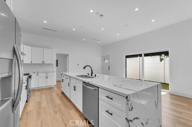 Detail Gallery Image 7 of 26 For 22716 Schoolcraft St, West Hills,  CA 91307 - 2 Beds | 2 Baths