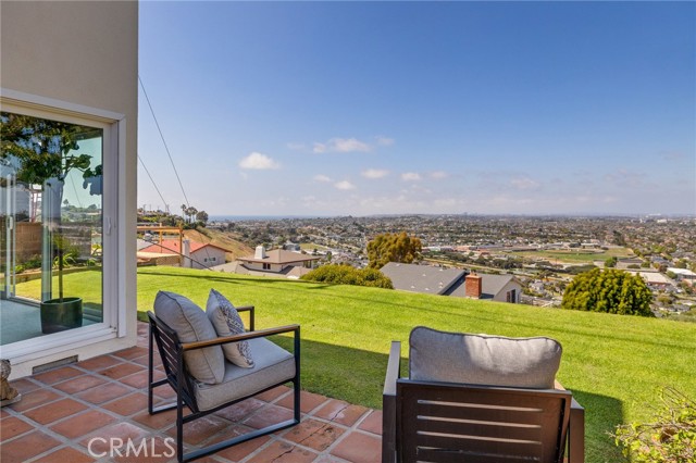 4501 Paseo De Las Tortugas, Torrance CA: https://media.crmls.org/medias/b12e02e1-129b-42f7-93f3-90634e007808.jpg