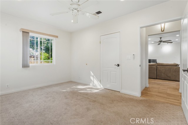 Detail Gallery Image 13 of 31 For 22639 Calvert St #F,  Woodland Hills,  CA 91367 - 1 Beds | 1 Baths